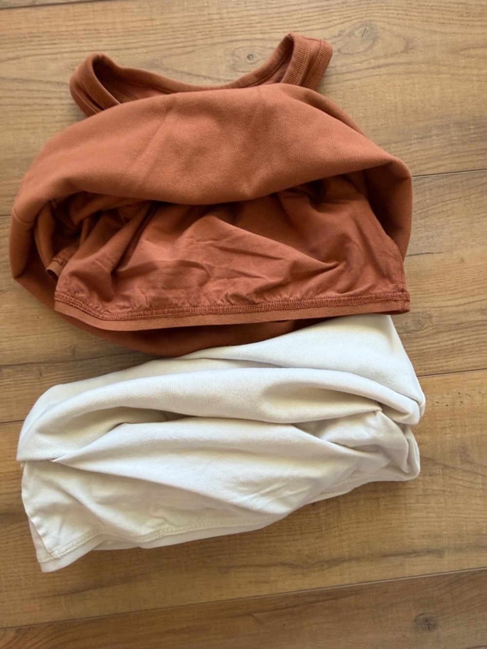 Bundle of Duluth Trading Co No Yank Racerback Tanks Shelf Bra - Rust & Cream - Picture 6 of 6